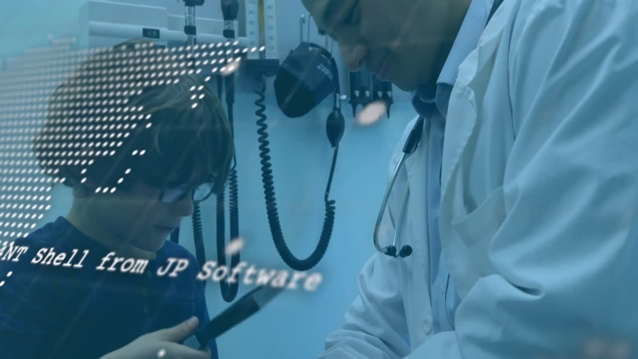 아시아 남성 의사가 백인 소년에게 확대경을 사용하는 법을 가르치는 것에 대한 데이터 처리