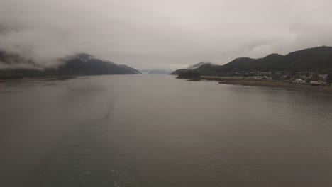 Cruise-Ship-wake-in-the-Inland-Passage-in-Alaska