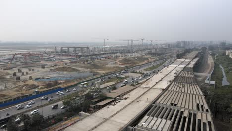 다카 시의 건설 중인 다카 고속도로 (dhaka elevated expressway towards hazrat shahjalal international airport expansion project) 는 다카 시에서 고속도로 교통을 가로지르는 확장 프로젝트입니다.