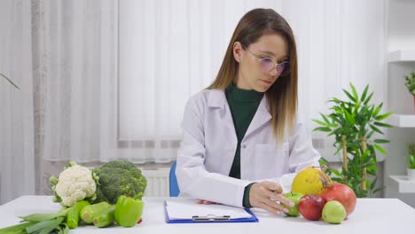 The-dietitian-prepares-a-diet-list-for-his-patients-with-healthy-vegetables.