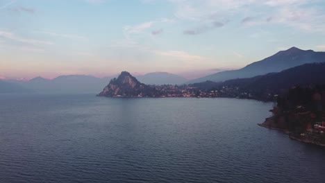 Drohne-Auf-Dem-Lago-Maggiore,-Italien.-Winterzeit,-Dämmerung