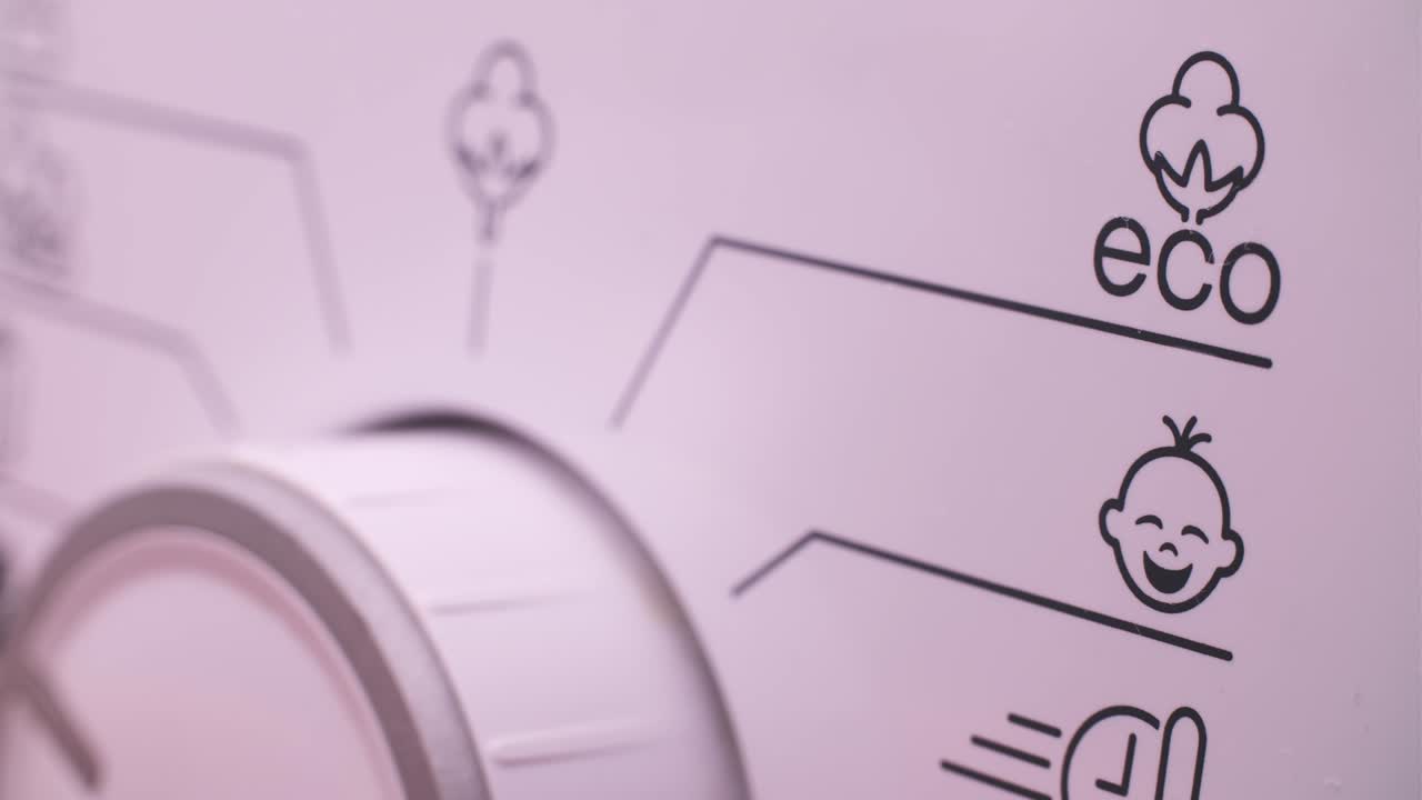 programa de ahorro de agua ecológico en el panel de control frontal de la lavadora