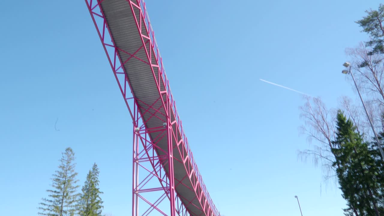 el tobogán de salto de la colina tehvandi otepaa en estonia