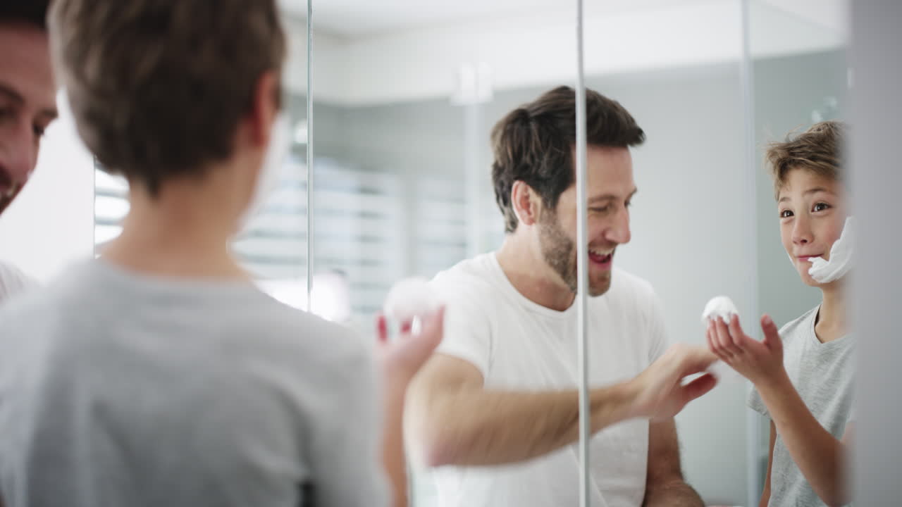 아버지와 아들이 면도하는 재미