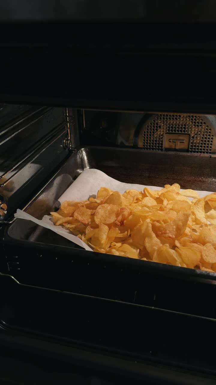Potato chips in the oven