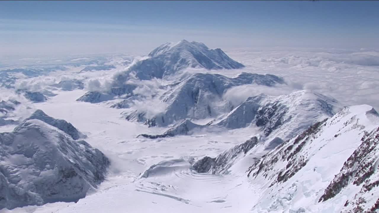 엣지 마운트 포커 베이스캠프에 앉아
