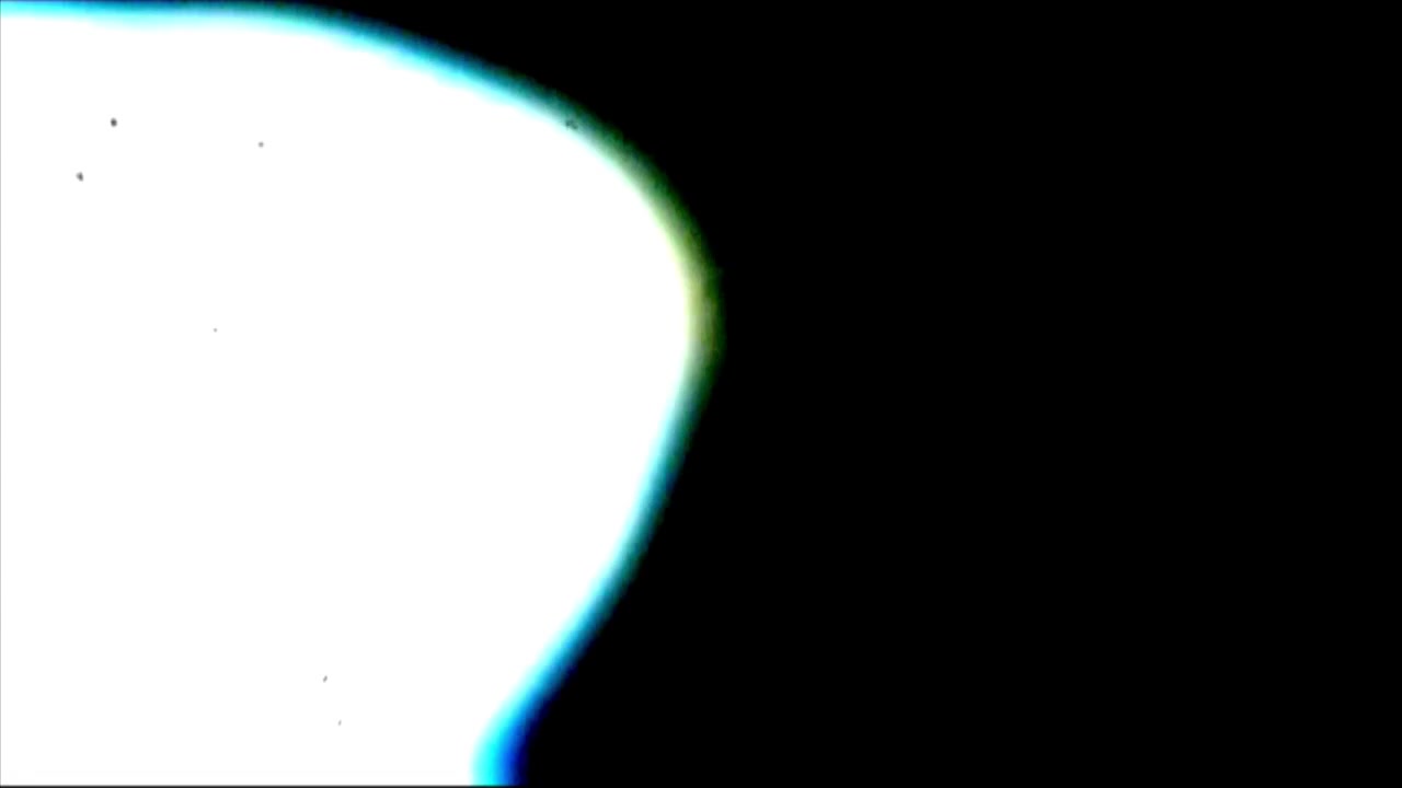 Transizione cinematografica con effetto light leak e lens flare