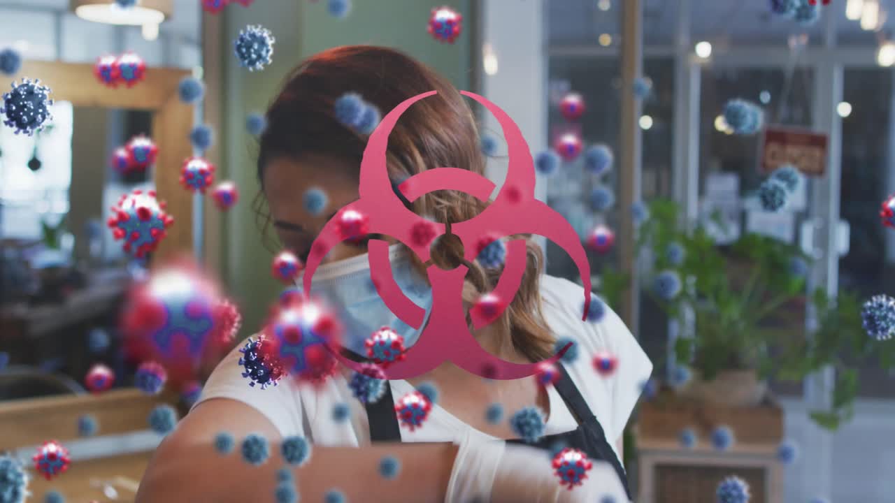 animación de células de coronavirus sobre una peluquera caucásica toser y usar una máscara facial