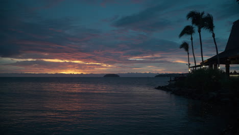 Beautiful-Sunset-in-Tanjung-Aru-Beach-of-Shangri-la-Resort-by-Sunset-Bar-Kota-Kinabalu,-Sabah,-Malaysia