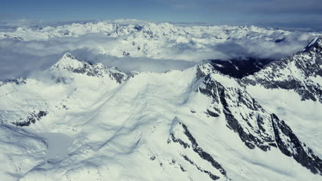 Vista-Aérea-Cinematográfica-De-Los-Alpes-Italianos