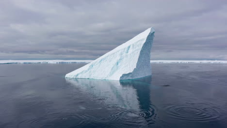 icebergs in arctic/antarctic