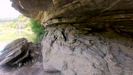 Kayaking-the-Buffalo-National-River-scenic-bluffs-and-reflections