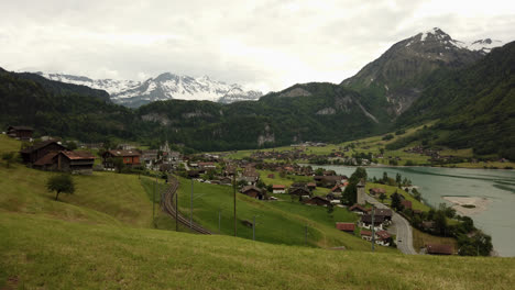 Panoramablick-Auf-Eine-Historische-Stadt-In-Der-Schweiz