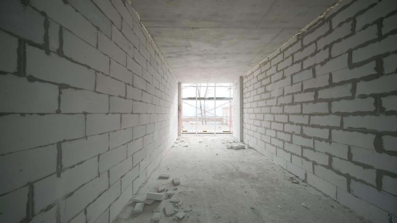 большая строительная площадка коммерческого офиса