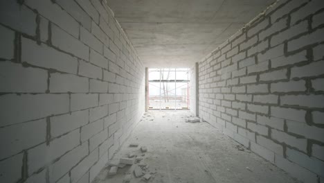 escena de un gran sitio de construcción de una oficina comercial