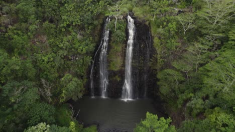 Atemberaubende-Aufnahmen,-Die-Die-Berühmten-Wailua-Falls-Zeigen