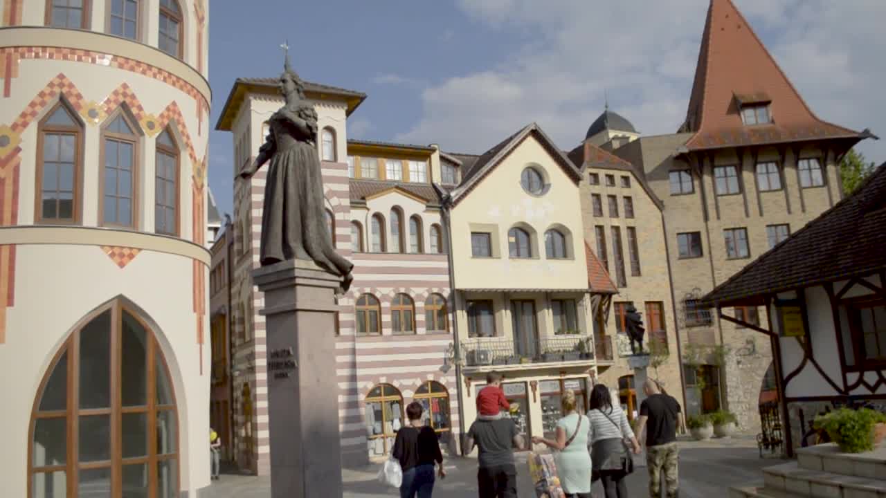 Panning view of European architected buildings  in a town square