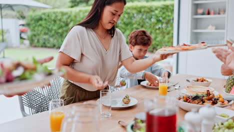 Feliz,-Familia-Y-Comida-Con-Secuencia