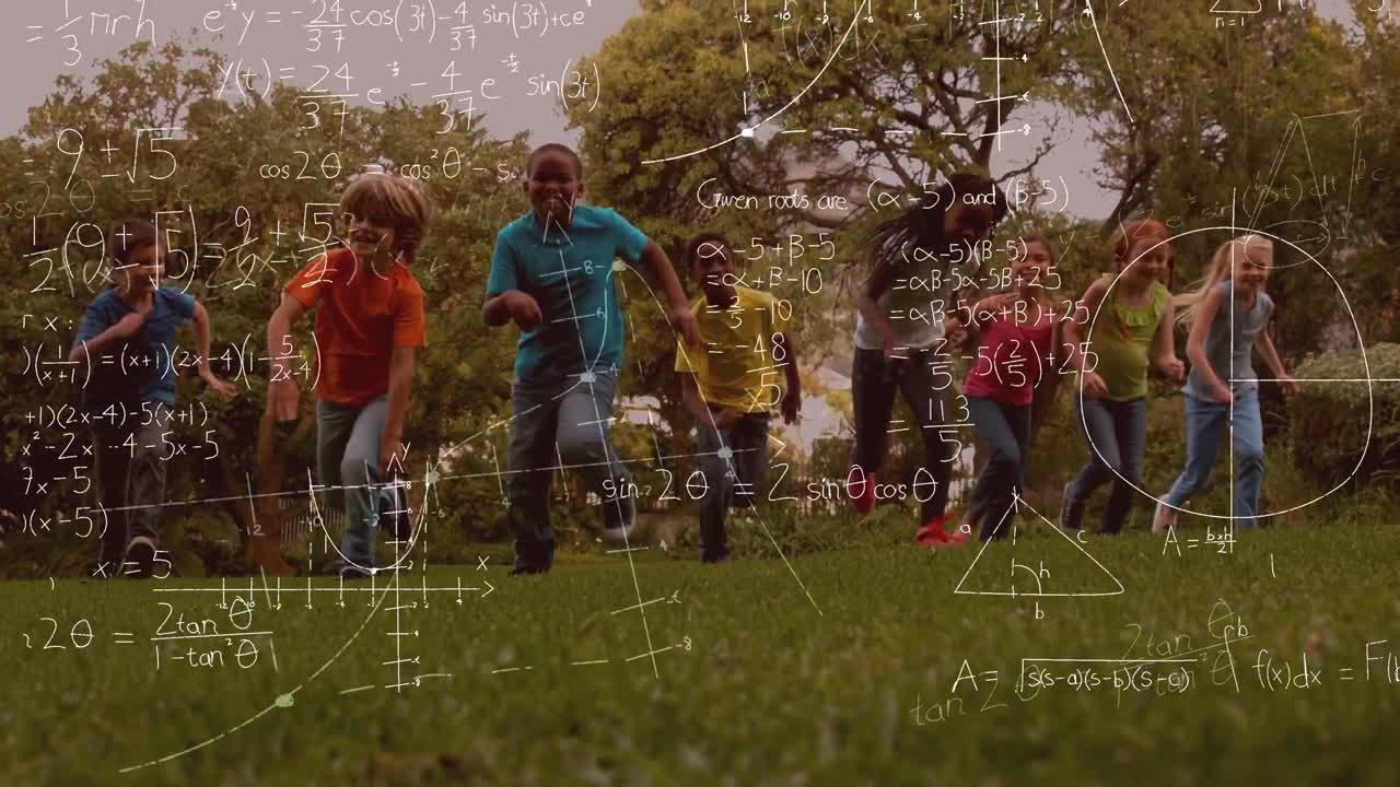 Skolebørn løber i parken