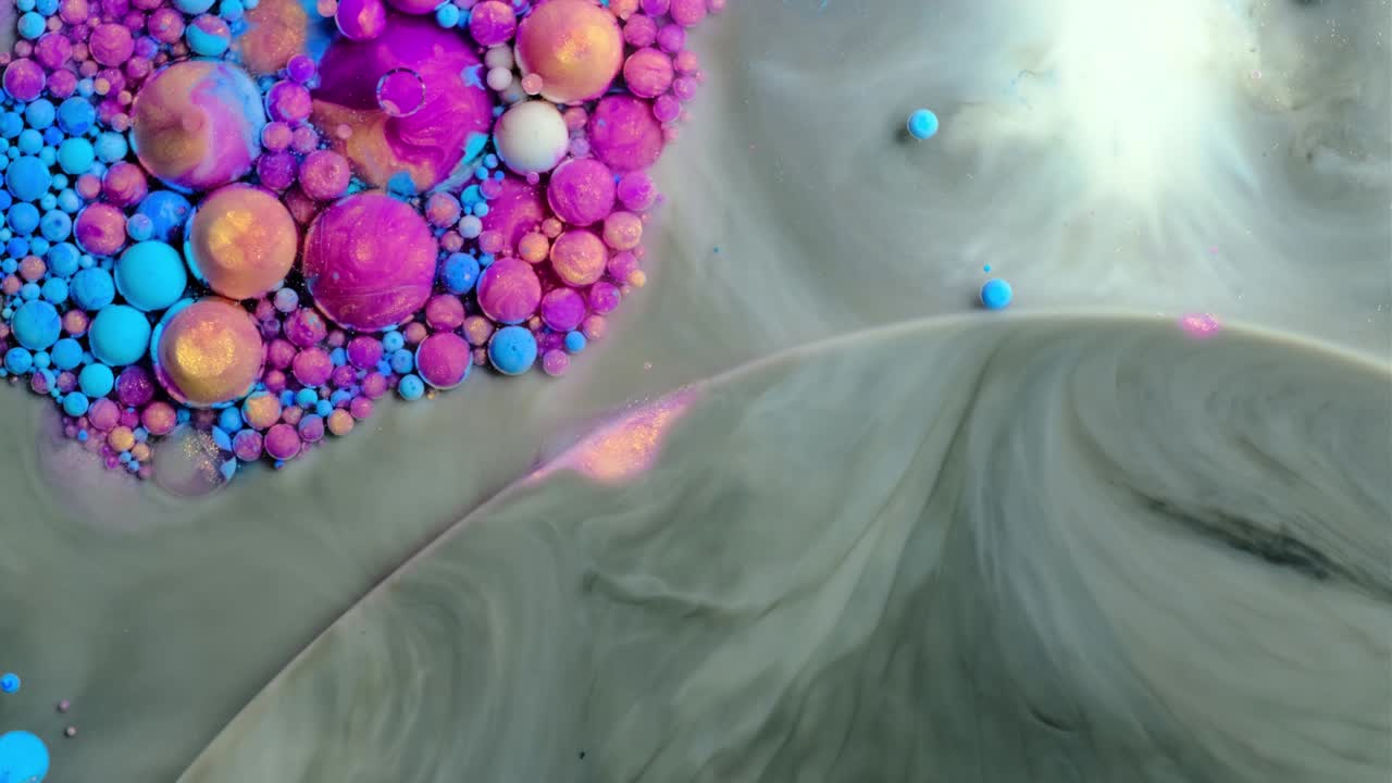 다채로운 페인트와 거품 추상적인 배경 4k 비디오
