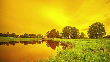 Eine-Zeitrafferaufnahme-Vom-Sonnenaufgang-Bis-Zum-Sonnenuntergang-Und-Einem-Resort-In-Einer-Rustikalen-Landschaft