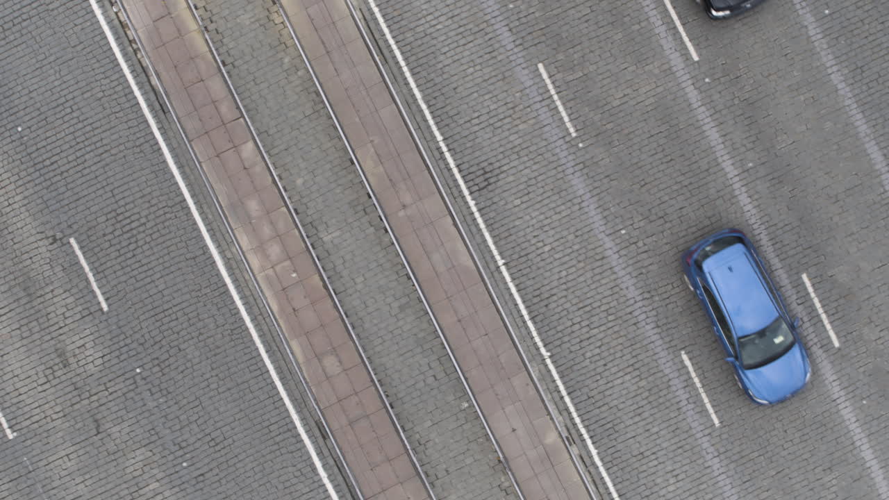 도시 거리 에 있는 자동차 의 공중 사진