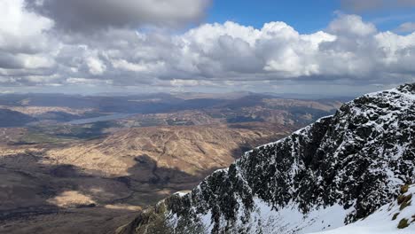 Plano-Revelador-Del-Acantilado-De-La-Montaña-De-Ben-Lomond