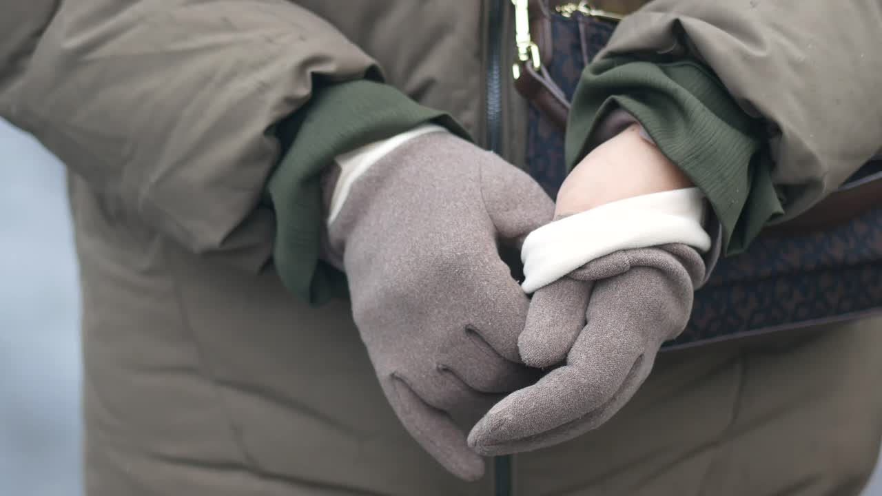 Person putting on gloves