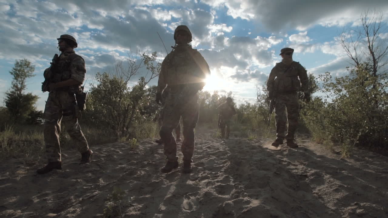 personal militar en patrulla