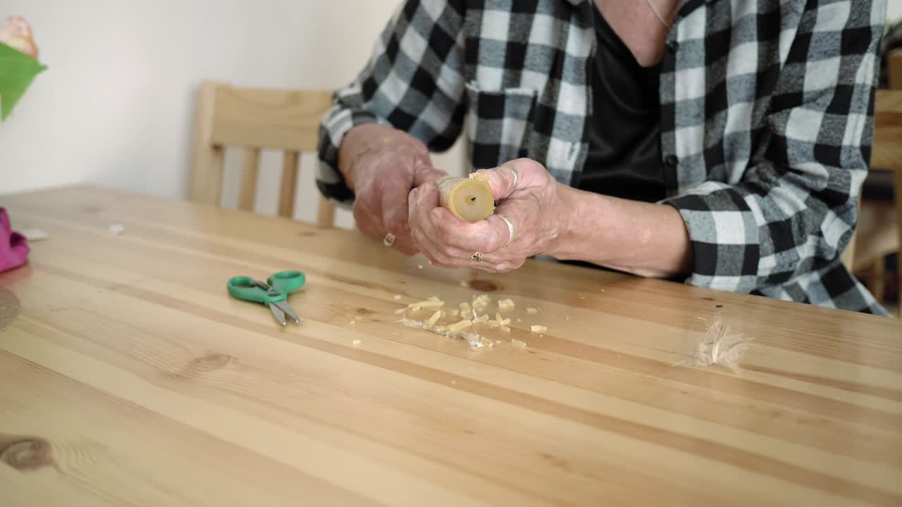 폴란드에서 속삭이는 사람, 민속 의식, 아마를 태우는 노파