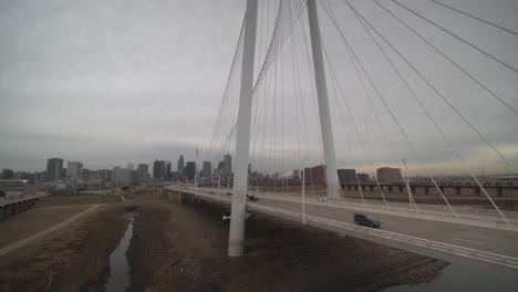 Vista-Panorámica-De-Dallas-El-Puente-De-La-Colina-De-Caza-Margaret