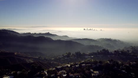 Skyline-Von-Los-Angeles-über-Dem-Nebligen-Morgen-In-Kalifornien