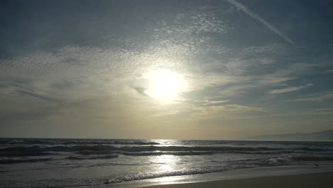 Lapso-De-Tiempo-Del-Atardecer-En-La-Playa-Del-Océano-Pacífico