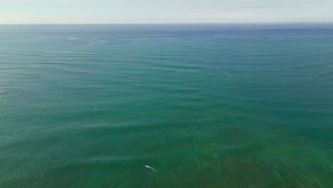 Turquoise-Blue-Ocean-In-Oahu,-Hawaii,-USA