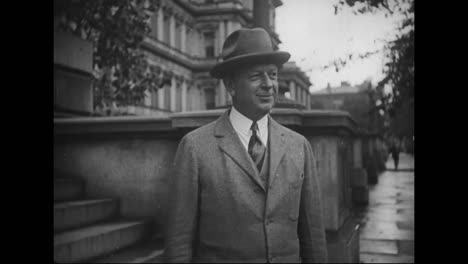 se perfilan funcionarios prominentes en la administración de calvin coolidge incluyen dwight filley davis secretario de guerra