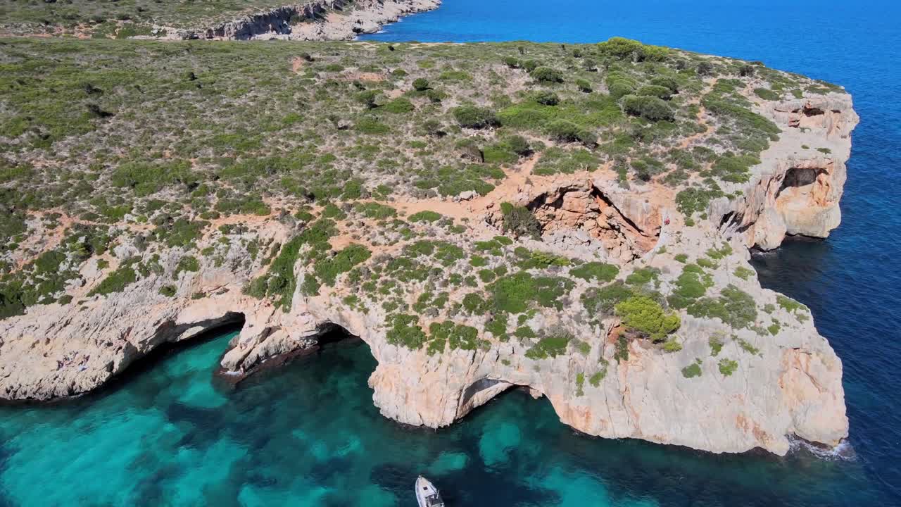 Discover the breathtaking beauty of Cala Varques, located near Porto Cristo in Majorca. Experience the tranquil azure waters and rugged cliffs while enjoying nature's serenity.