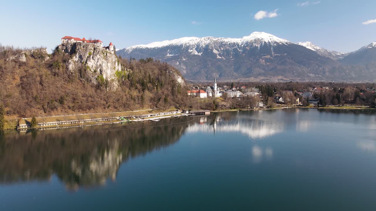 castillo de bled con vistas a la ciudad