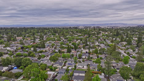 Redwood-City-California-Antena-V1-Drone-Sobrevuela-Barrios-Residenciales-Americanos-A-Través-De-Farm-Hills-Y-Roosevelt-Capturando-Casas-Unifamiliares-Estilo-Rancho---Filmado-Con-Mavic-3-Cine---Junio-De-2022