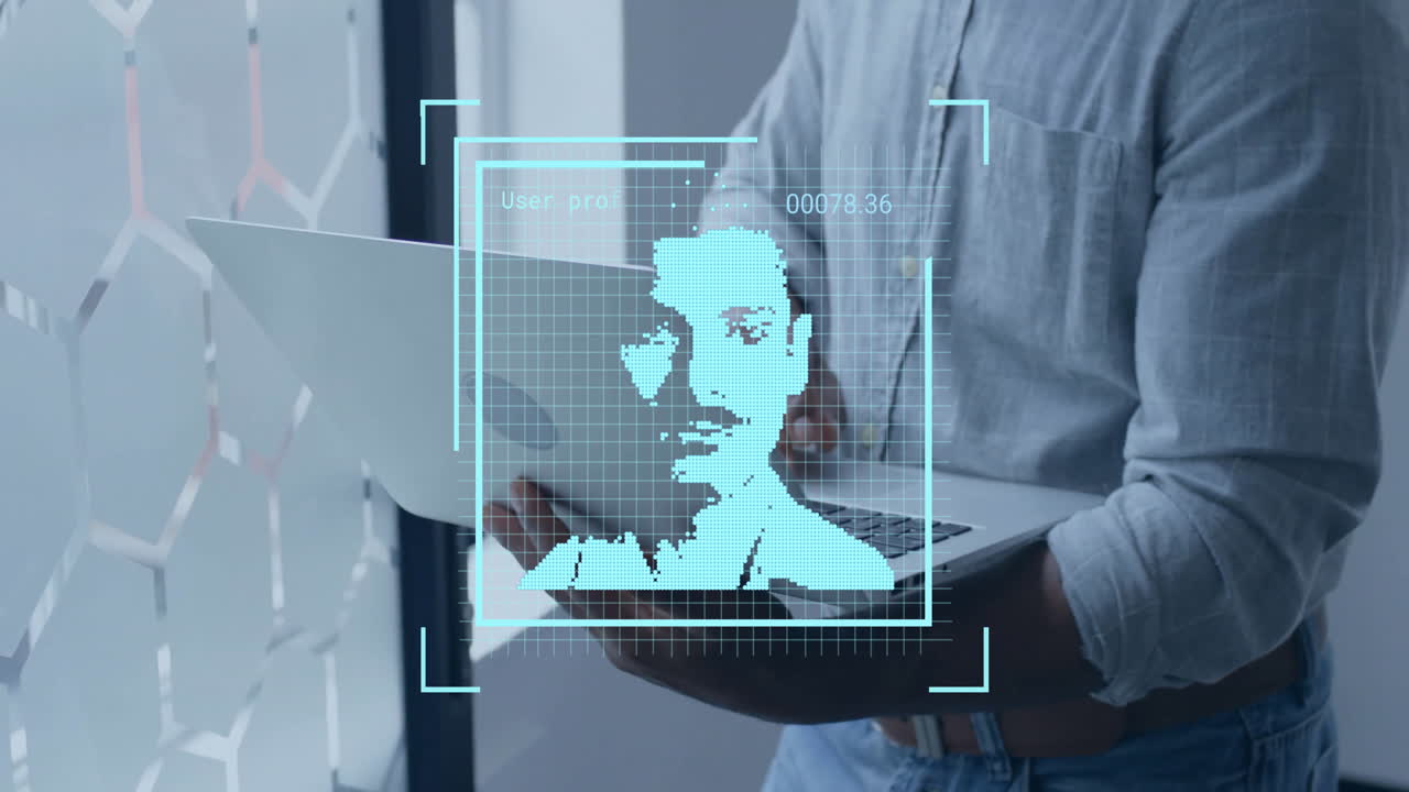 animación de procesamiento de datos y iconos de personas sobre empresario biracial usando computadora portátil en la oficina