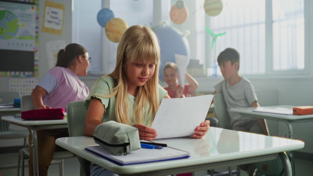 студенты в классе