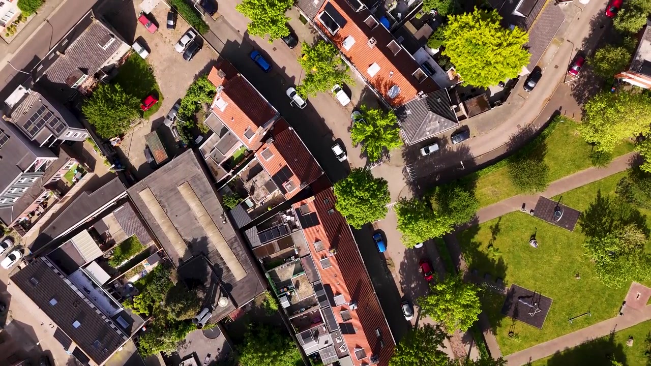 Vista aerea di un tranquillo quartiere residenziale nei Paesi Bassi