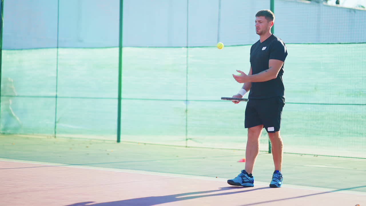 테니스를 하는 남자