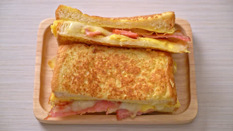 Homemade-French-toast-ham-bacon-cheese-sandwich-with-egg