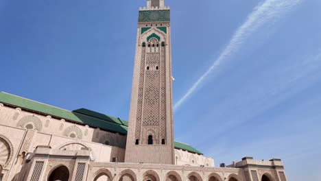 la mezquita de hassan ii es un punto de referencia islámico en casablanca, marruecos.