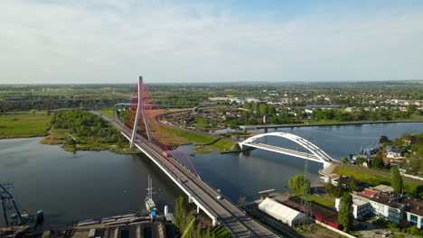 Vista-Aérea-Del-Tercer-Milenio-Puente-Juan-Pablo-Ii-Y-Puente-Ferroviario-Sobre-El-Río-Martwa-Wisla-En-Gdansk,-Polonia