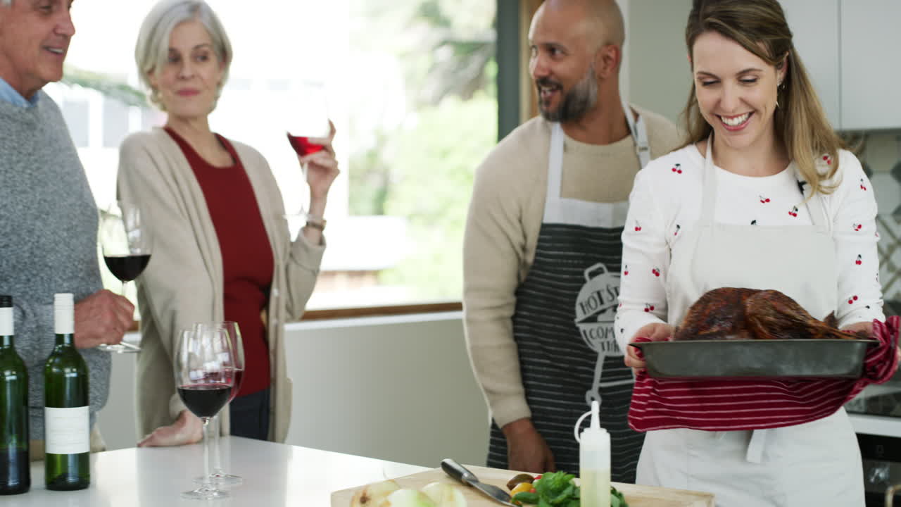 el almuerzo estará listo pronto.