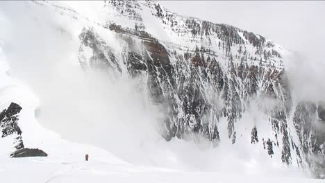 Una-Pendiente-Nevada-Cerca-Del-Monte-Everest