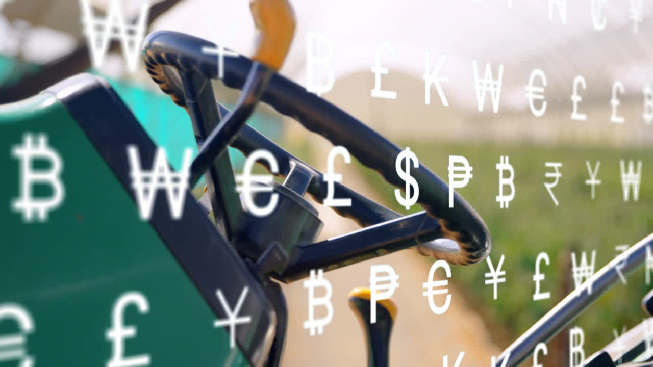 анимация символов валюты над крупным планом рулевого колеса трактора в поле