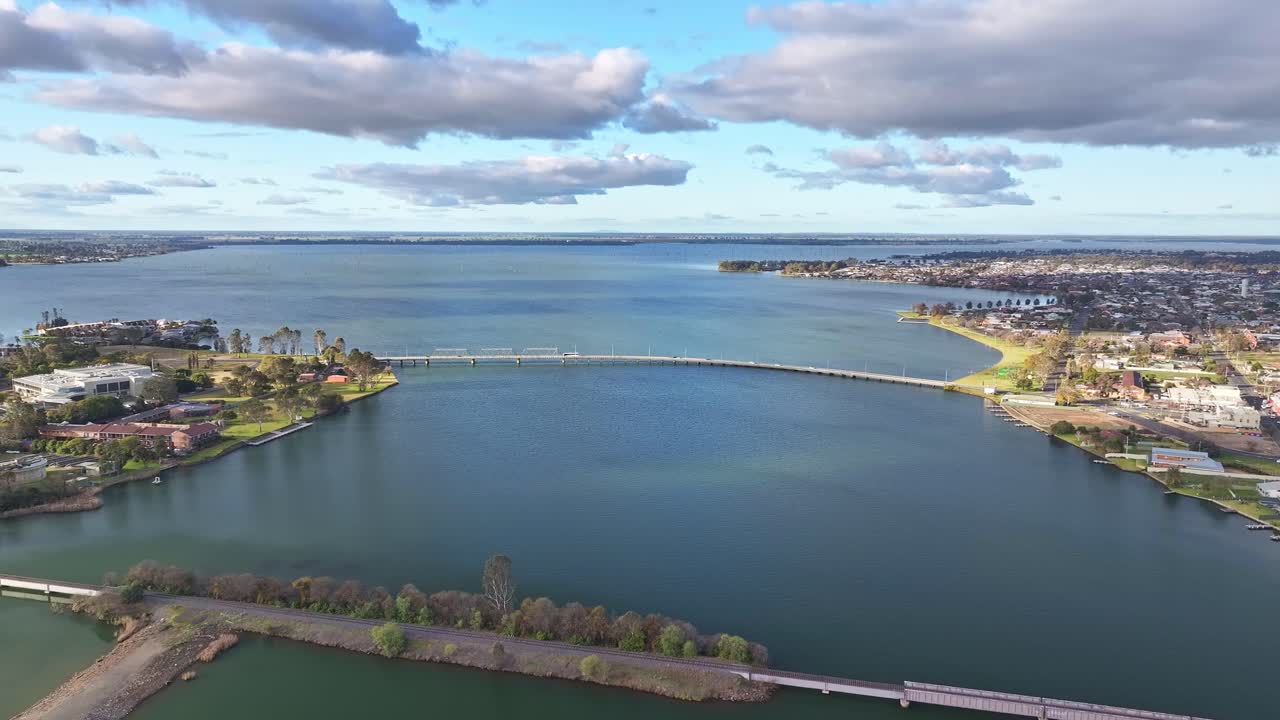 Over the weir bridge and towards the road bridge and RSL over Lake Mulwala