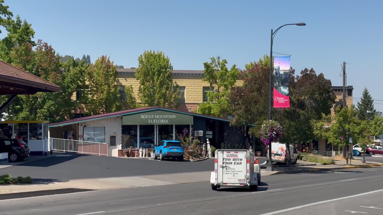 Street View Of Rogue Mountain Eufloria - Flower Shop In Ashland, Oregon. wide static shot